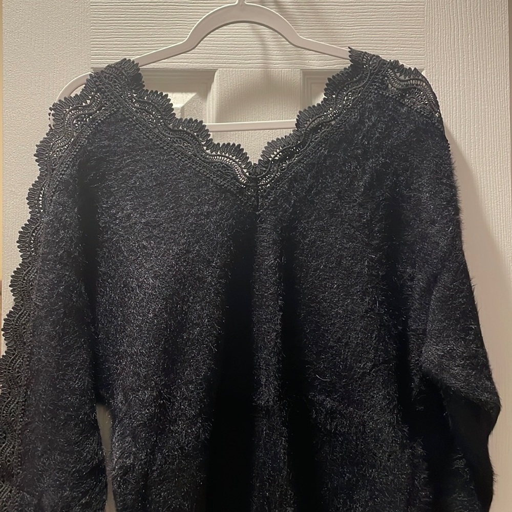 Sweet lovely S/M sweater.